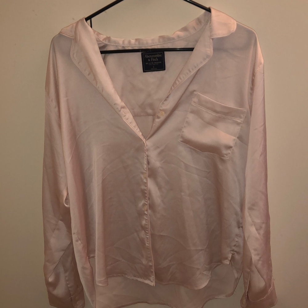 baby pink abercrombie flowy sleep button up top